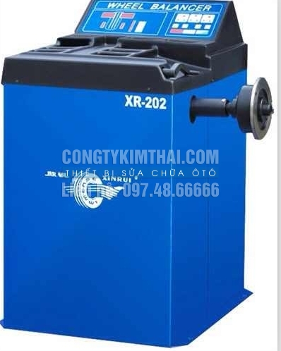 May can chinh banh xe o to Model XR-202